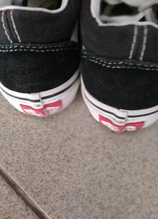 Кеды в идеальном состоянии без единого изъяна. стелька 19.5 на шнурках. на любой подъем