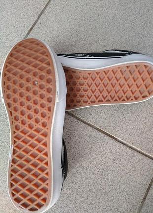 Кеды в идеальном состоянии без единого изъяна. стелька 19.5 на шнурках. на любой подъем