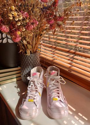 Крутые кроссовки nike blazer