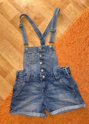 Джинсовый комбинезон шортами h&m  на 13-14лет