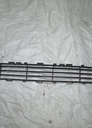 Нижня решітка радіатора рест toyota avensis t25 2003-2008