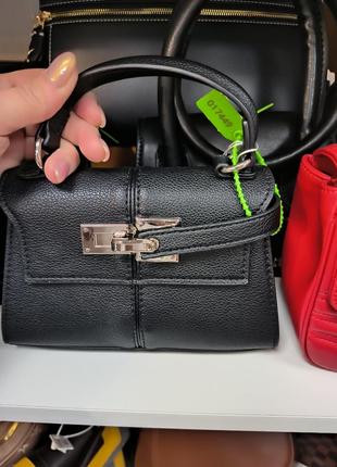 Стильная сумочка известного бренда