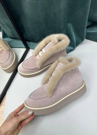 Пудровые замшевые ботинки с мехом норки цвет по выбору