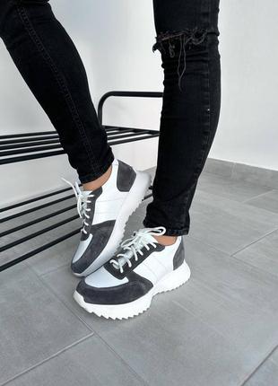 Женские кожаные кроссовки