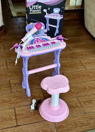 Синтезатор піаніно мікрофон та стільчик