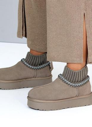 Короткие замшевые девчачье угги, цвет хаки, ugg сверху манжет, для зимы, натуральны...