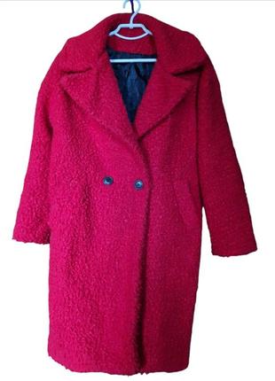 Легкое красное пальто оверсайз