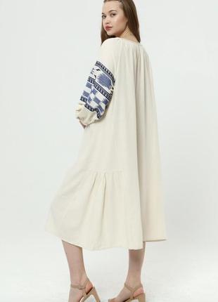 Бежева сукня вишиванка з синім орнаментом 50, 52, 546 фото