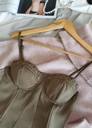 Оливковый корсетный топ