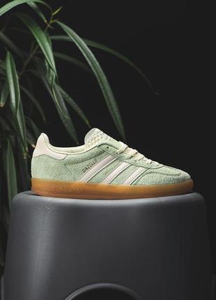 Жіночі замшеві кеди adidas gazelle light green