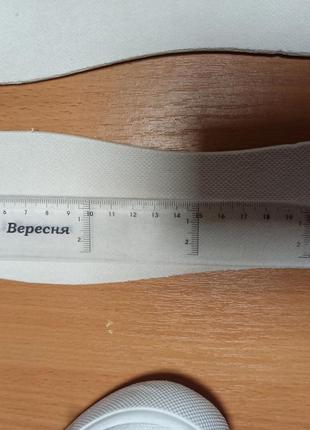 Кеди білого кольору з матеріалу типу джинс