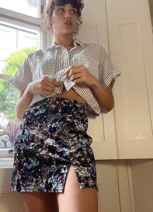 Новая велюровая юбка "urban outfitters" с цветочным принтом и разрезом. размер m.