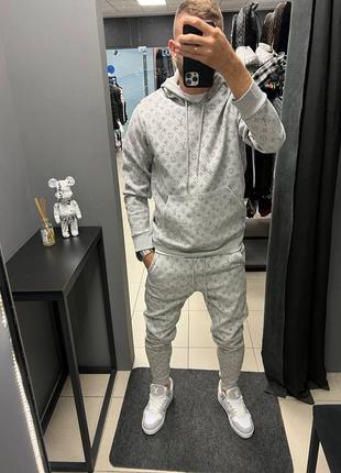 Спортивный костюм в стиле луи виттон