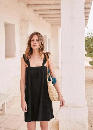 Коротка сукня з вишивкою від sezane