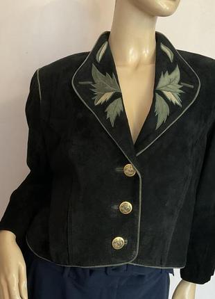 Коротка замшева  курточка з декором/44 / brend c& a