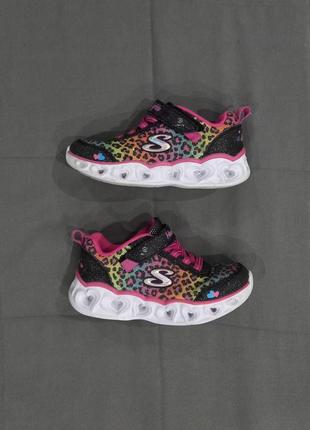 Кроссовки на девочку skechers