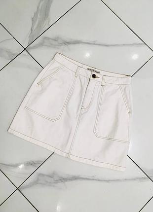 Біла джинсова мініспідниця з контрастними швами denim co л