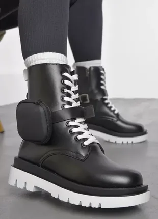 Ботинки женские демисезонные черного цвета