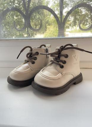 Детские ботинки