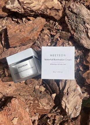 Heeyeon waterfull illumination cream