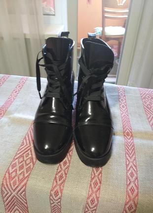 Продам женские осенние ботинки