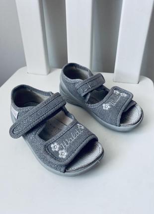 Тапочки в садик