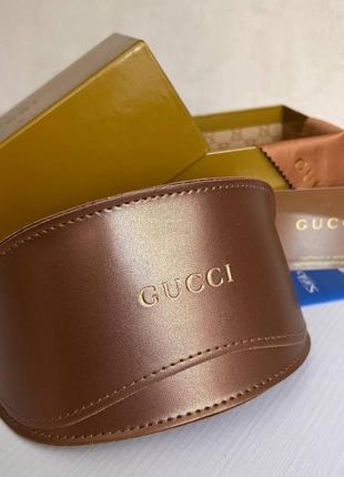 Стильні класичні жіночі окуляри gucci в золотому кольорі зі стильним чохлом9 фото