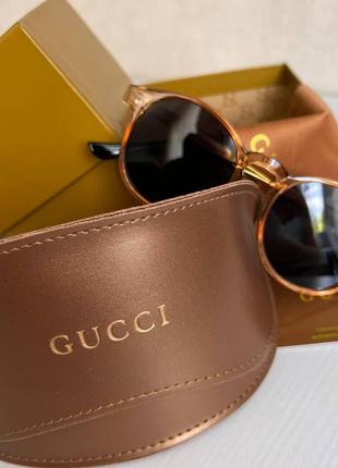 Стильні класичні жіночі окуляри gucci в золотому кольорі зі стильним чохлом2 фото