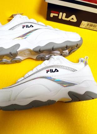 Fila. оригинал.  есть видеообзор.сникерсы с голографическим дизайном.7 фото