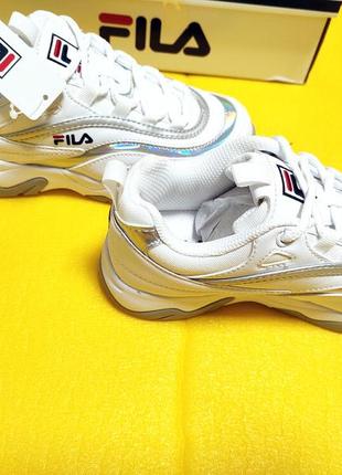 Fila. оригинал.  есть видеообзор.сникерсы с голографическим дизайном.6 фото