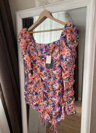 Платье в цветочный принт платье