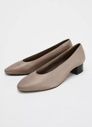 Кожаные бежевые туфли широкие каблуки zara new