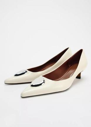Кожаные молочно-белые туфли zara new