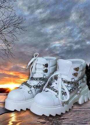 Бомбезные кожанные ботинки с цепями. miraton. по стельке - 23,5 см.