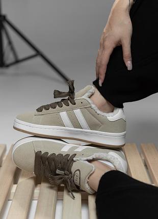 Зимние женские кроссовки beg из экозамши на меху