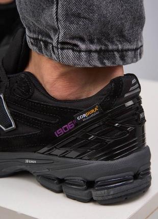 Solid black new balance deals
