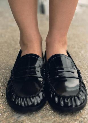 Лаковані лофери zara