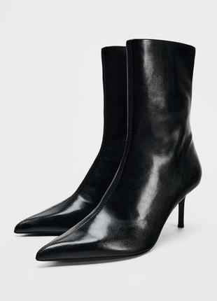 Лаковані черевики на тонких підборах  zara