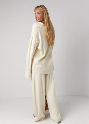 Жіночий костюм oversize з вільними штанами та кофтою-поло
