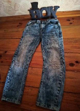 Светлые джинсы на мальчика5 фото