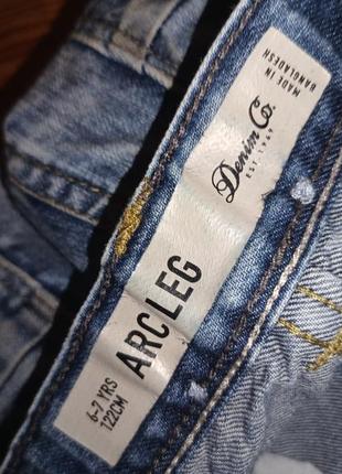 Светлые джинсы на мальчика9 фото