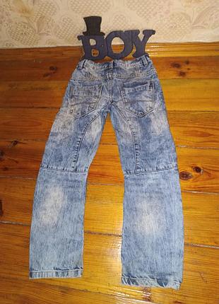 Светлые джинсы на мальчика2 фото