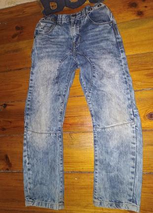 Светлые джинсы на мальчика3 фото