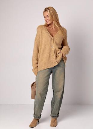 Жіночий oversize кардиган на ґудзиках з пухнастої пряжі5 фото