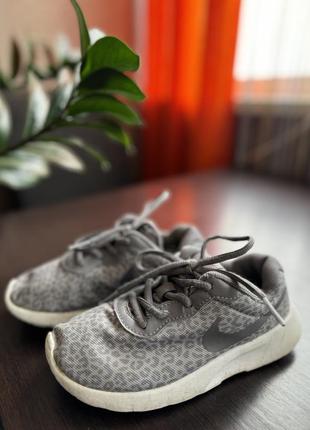 Детские кроссовки nike. серые кроссовки найк