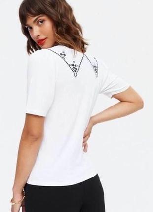 Біла футболка з вишитим коміром new look