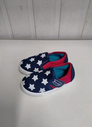 Мокасины детские сине-красные с звездочками, на липучке.и-6244.
размеры:26-31.
цена -200грн