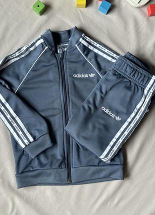 Спортивный костюм adidas 2-3 года