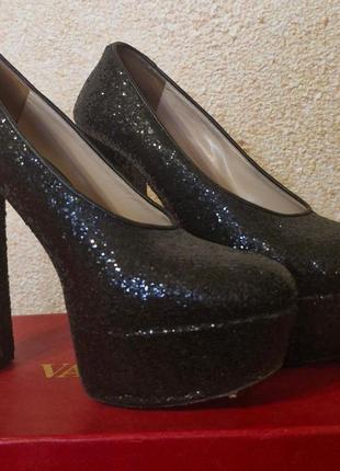 Туфли miumiu каблук 13 см. цена 1000