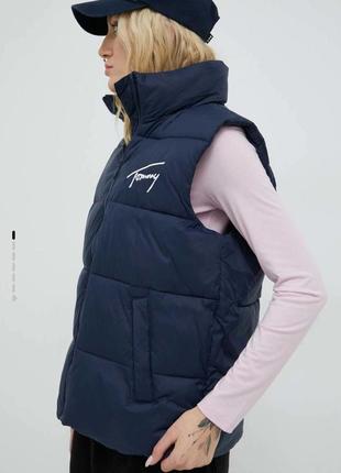 Продам безрукавную жилетку теплую Tommy jeans оригинал